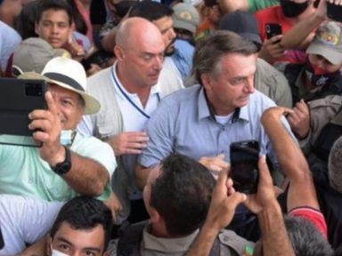 Bolsonaro sabota medidas contra pandemia e ameaça governadores por tomá-las