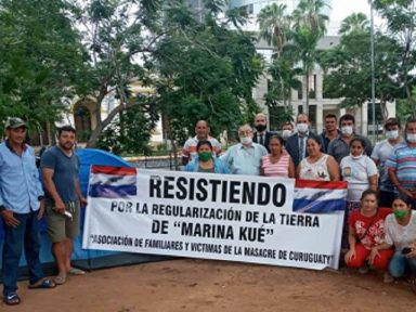 Paraguaios celebram 32 anos do fim da ditadura Stroessner diante do Congresso