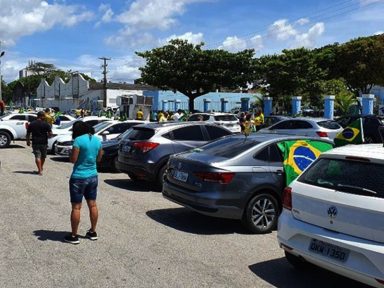 Bolsonaro rebate proposta de Lira de substituir Pazuello mobilizando suas milícias espalha-vírus