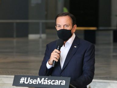 “Bolsonaro prefere encher os hospitais e lotar os cemitérios”, critica Doria
