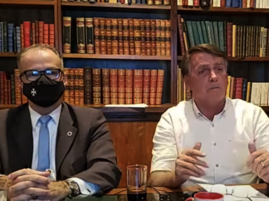 Em pleno descontrole da pandemia, Bolsonaro veta MP que agiliza vacinação
