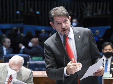 Cid Gomes apresenta projeto para revogar a LSN e coibir os abusos de Bolsonaro