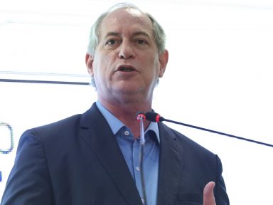 “Brasileiros estão indefesos ante o vírus mortal e um governo criminoso”, disse Ciro no 1º de Maio