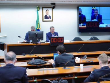 Congresso dialoga com a China para superar  entraves criados pelo governo na pandemia