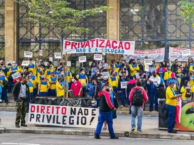 Trabalhadores e deputados debatem ação contra projeto que privatiza os Correios