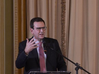 Milicianos de Bolsonaro dizem que Eduardo Paes é do Partido Comunista Chinês