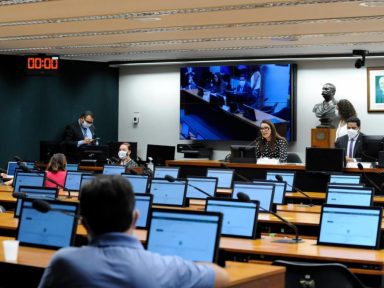 Câmara debate na terça propaganda eleitoral; deputados querem formatar novo Código Eleitoral