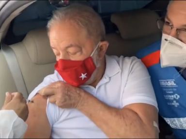Lula diz que a CoronaVac é a “vacina que queria tomar” e que Bolsonaro é “ignorante”