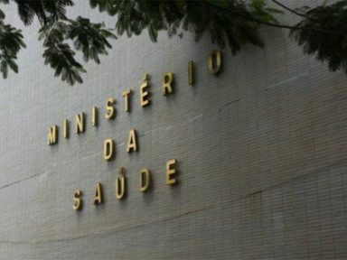 Após recorde de mortes em 24h, governo tenta alterar ficha de pacientes para reduzir óbitos na canetada