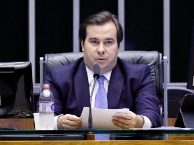 Rodrigo Maia anuncia desembarque do DEM e entrada no MDB