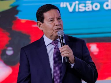 “Se o povo quiser a volta do Lula, paciência; acho difícil”, diz Mourão