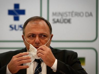 Bolsonaro está às voltas para arrumar foro privilegiado para Pazuello