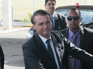“Parece que só se morre de Covid”, debocha Bolsonaro sobre número de mortos