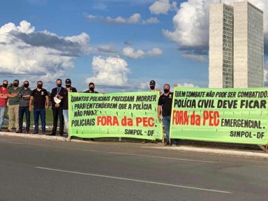 “Bolsonaro descumpre promessa e desvaloriza servidor da segurança”, protestam policiais