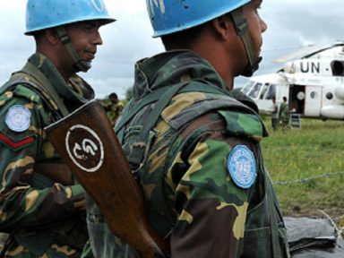 China doa 300 mil doses de vacinas contra Covid às Forças de Paz da ONU