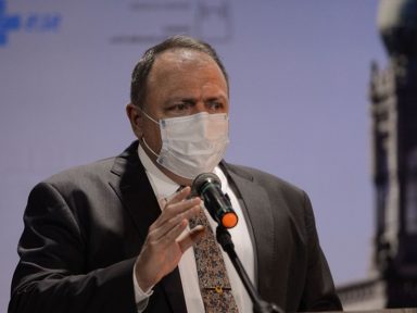Pazuello fala em ‘esforço diplomático’ por vacinas, mas Itamaraty foi mesmo atrás do “spray milagroso”