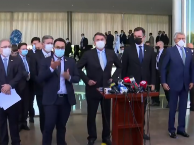Bolsonaro reúne só sete governadores e insiste em “tratamento precoce” com cloroquina