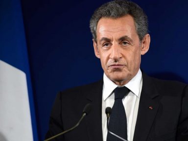 Ex-presidente francês Sarkozy é condenado à cadeia por corrupção