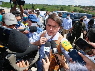 Bolsonaro insulta jornalista baiana, que recebe apoios do governador, ex-prefeito e Sinjorba