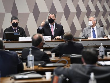 Bolsonaro sofre primeira derrota na CPI da  Covid: Aziz na presidência e Renan na relatoria