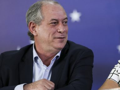 Ciro pede a Lula que para derrotar Bolsonaro tenha a “generosidade de não disputar a eleição”