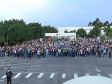 Trabalhadores da LG protestam e pedem socorro para que empregos sejam mantidos
