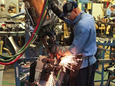 Produção industrial cai em 10 de 15 regiões