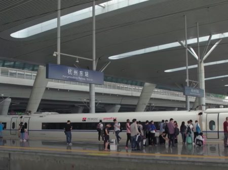 China lidera revolução dos transportes com base em energia limpa