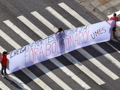“Chega de mortes, vacina já!”, defendem estudantes na Paulista
