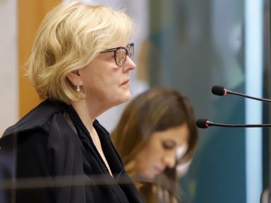 Rosa Weber suspende trechos dos decretos de Bolsonaro sobre armas