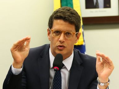 Superintendente da PF envia ao STF notícia-crime contra Salles por obstrução