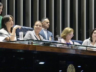 Bancada feminina no Senado reage às provocações de Flávio Bolsonaro na CPI da Covid