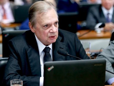 Boicote e negligência de Bolsonaro na pandemia podem ser considerados dolo, afirma Tasso