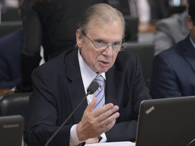 Tasso diz que Bolsonaro não tem jeito e que o “problema dele é psiquiátrico”