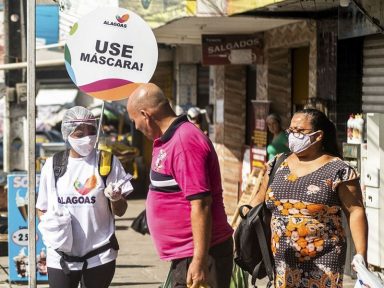 “Imunidade coletiva não pode ser estratégia de combate à pandemia”, afirma USP em nota