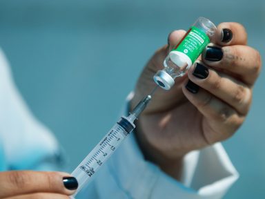 Câmara pode votar projeto que cria fura-fila rico de vacina contra a Covid-19