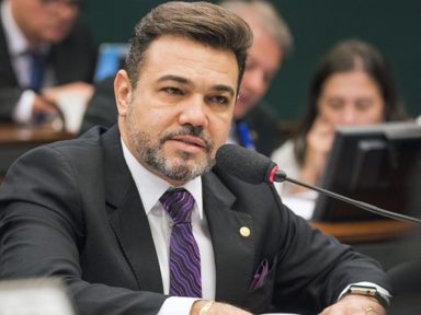 Judeus se revoltam com Feliciano por comparar a CPI da Covid com câmaras de gás