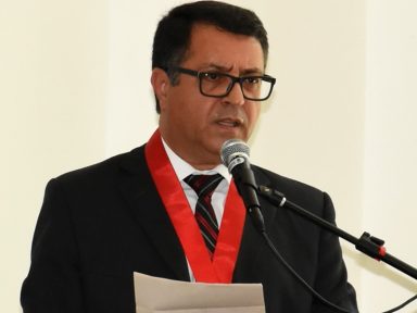 Escalada ‘belicosa e estúpida’ do Planalto deve ser parada, diz professor da UNB