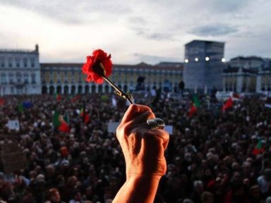 Live debate o 25 de Abril e o impacto da Revolução dos Cravos em Portugal