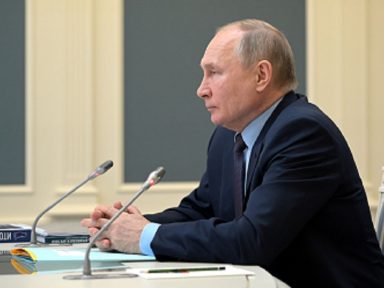 Putin apoia quebra de patentes das vacinas anticovid: ‘não é hora de maximizar lucros’