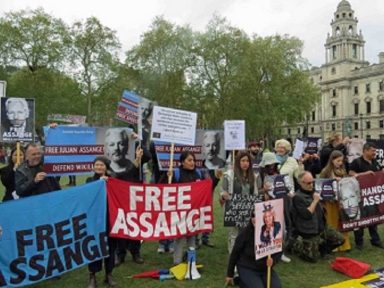 Snowden condena insistência de Biden na extradição de Assange