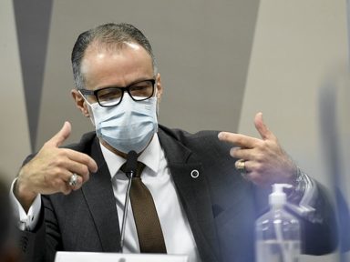 Bolsonaro “bufou de raiva” com depoimento de Barra Torres na CPI, diz site
