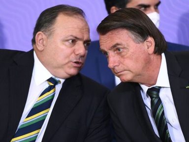 Bolsonaro premiou Pazuello com Ministério quando ele recusou a compra da vacina