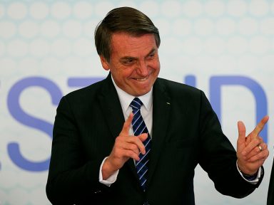 Com pandemia descontrolada, Bolsonaro quer agravá-la com Copa América no país