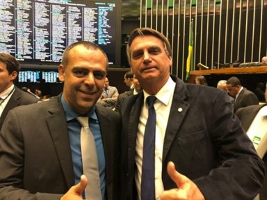 Revoltado com protestos por vacina, deputado bolsonarista propõe extinção da UERJ