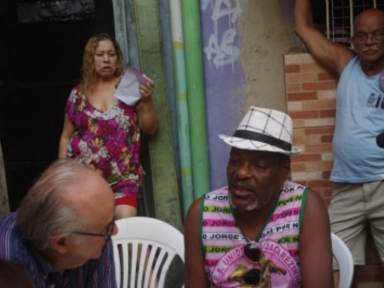 Sociólogo português Boaventura de Sousa Santos homenageia o povo de Jacarezinho