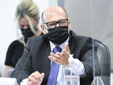 Ofertamos 60 milhões de doses da CoronaVac em julho e ficou sem resposta, afirmou o diretor do Butantan