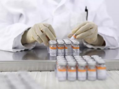 Butantan e Fiocruz confirmam chegada de IFA de vacinas vindas da China na próxima semana