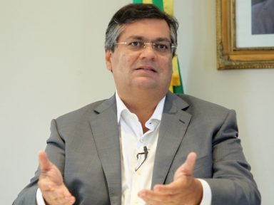 “Este é o 1º de Maio pela democracia, emprego e vacina”, afirmou Flávio Dino