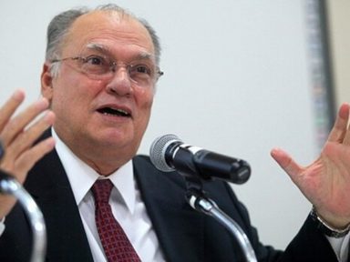 “Bolsonaro recusou seis ofertas de vacinas da Pfizer. Quem é vagabundo?”, questiona Freire
